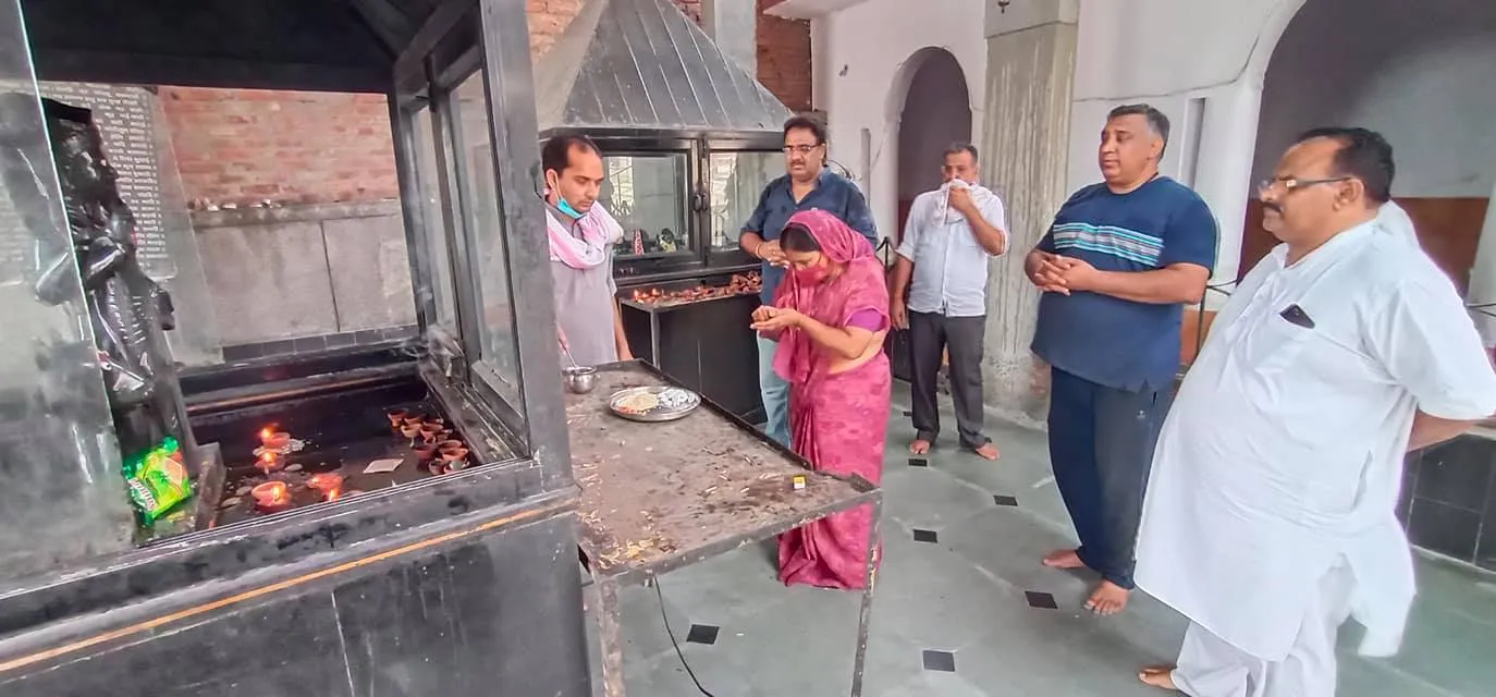 सराय काले खां शिव मंदिर में पूजा-अर्चना एवं आरडब्ल्यूए संग निरीक्षण — तस्वीर 15 में से 24