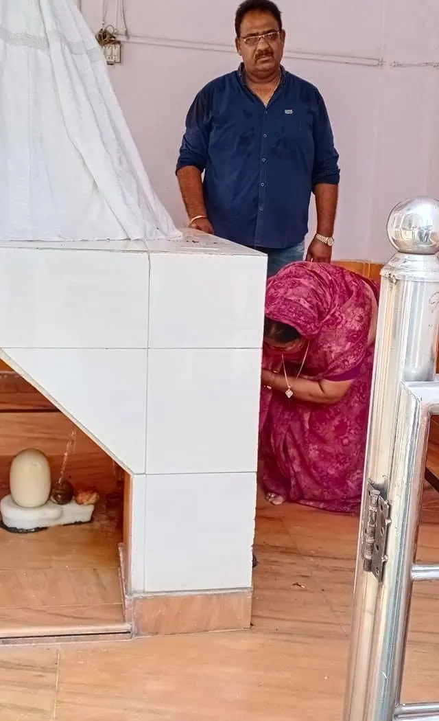 सराय काले खां शिव मंदिर में पूजा-अर्चना एवं आरडब्ल्यूए संग निरीक्षण — तस्वीर 17 में से 24