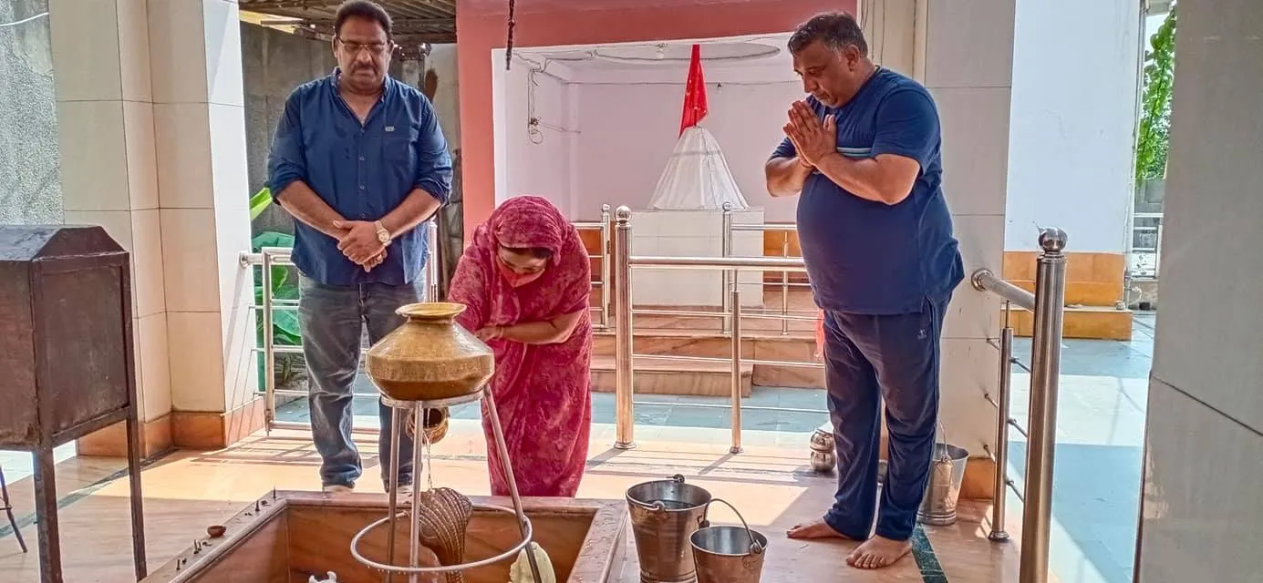 सराय काले खां शिव मंदिर में पूजा-अर्चना एवं आरडब्ल्यूए संग निरीक्षण — तस्वीर 19 में से 24