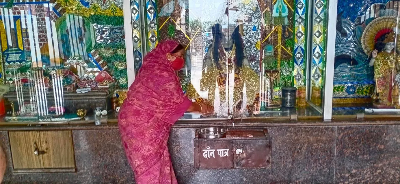सराय काले खां शिव मंदिर में पूजा-अर्चना एवं आरडब्ल्यूए संग निरीक्षण — तस्वीर 21 में से 24