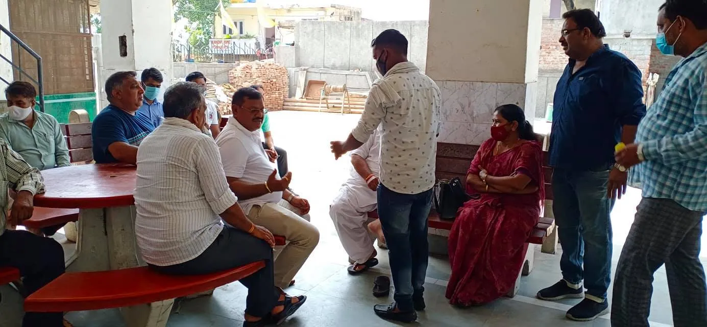 सराय काले खां शिव मंदिर में पूजा-अर्चना एवं आरडब्ल्यूए संग निरीक्षण — तस्वीर 22 में से 24