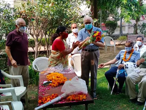 सिद्धार्थ एनक्लेव ट्राएंगल पार्क में नए आरडब्ल्यूए सदस्यों का स्वागत
