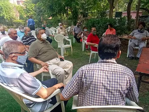 सिद्धार्थ एनक्लेव ट्राएंगल पार्क में नए आरडब्ल्यूए सदस्यों का स्वागत — 15