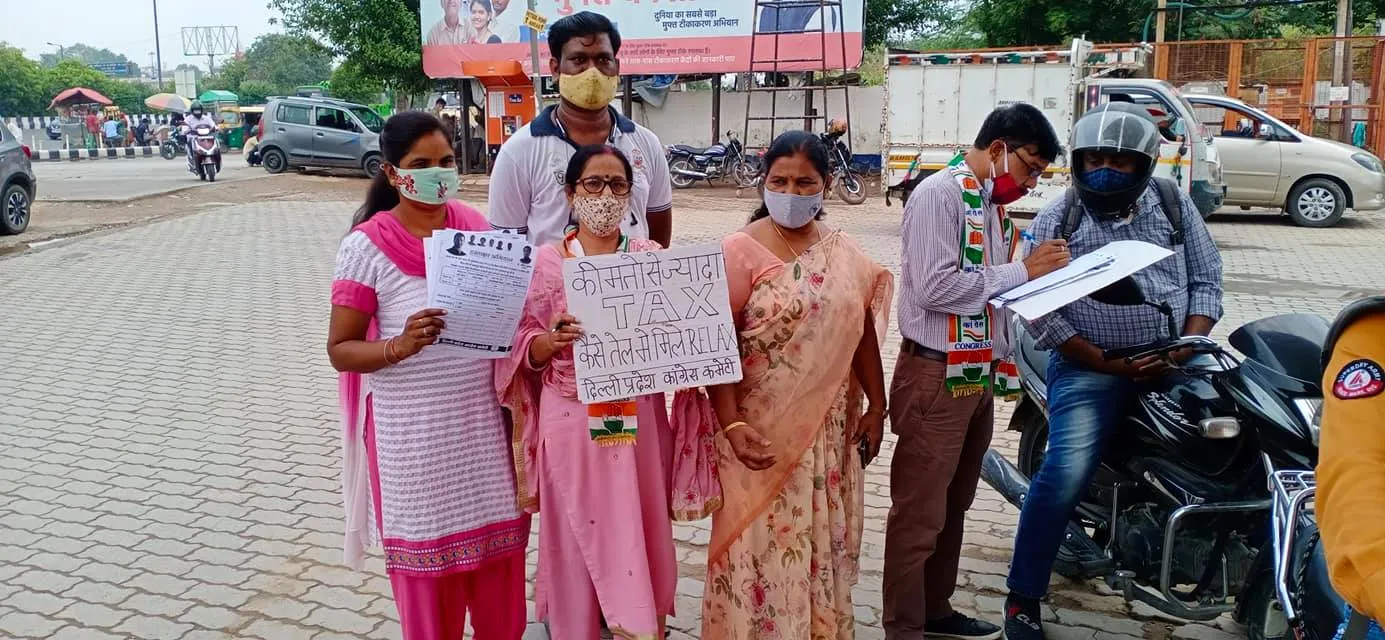 सराय काले खां पेट्रोल पंप पर बढ़ते ईंधन दामों के विरुद्ध प्रदर्शन — तस्वीर 3 में से 9
