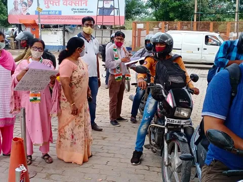 सराय काले खां पेट्रोल पंप पर बढ़ते ईंधन दामों के विरुद्ध प्रदर्शन — 5