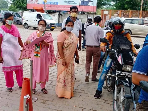 सराय काले खां पेट्रोल पंप पर बढ़ते ईंधन दामों के विरुद्ध प्रदर्शन — 6