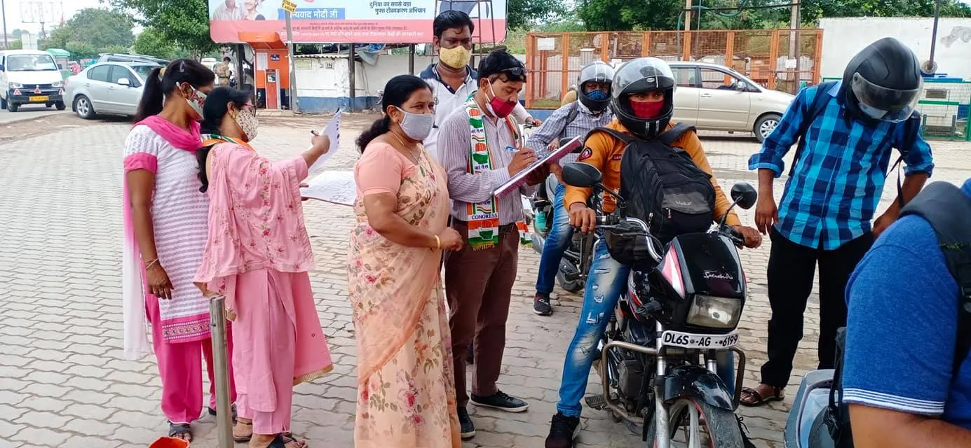 सराय काले खां पेट्रोल पंप पर बढ़ते ईंधन दामों के विरुद्ध प्रदर्शन — तस्वीर 7 में से 9