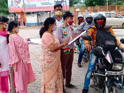 सराय काले खां पेट्रोल पंप पर बढ़ते ईंधन दामों के विरुद्ध प्रदर्शन — 8