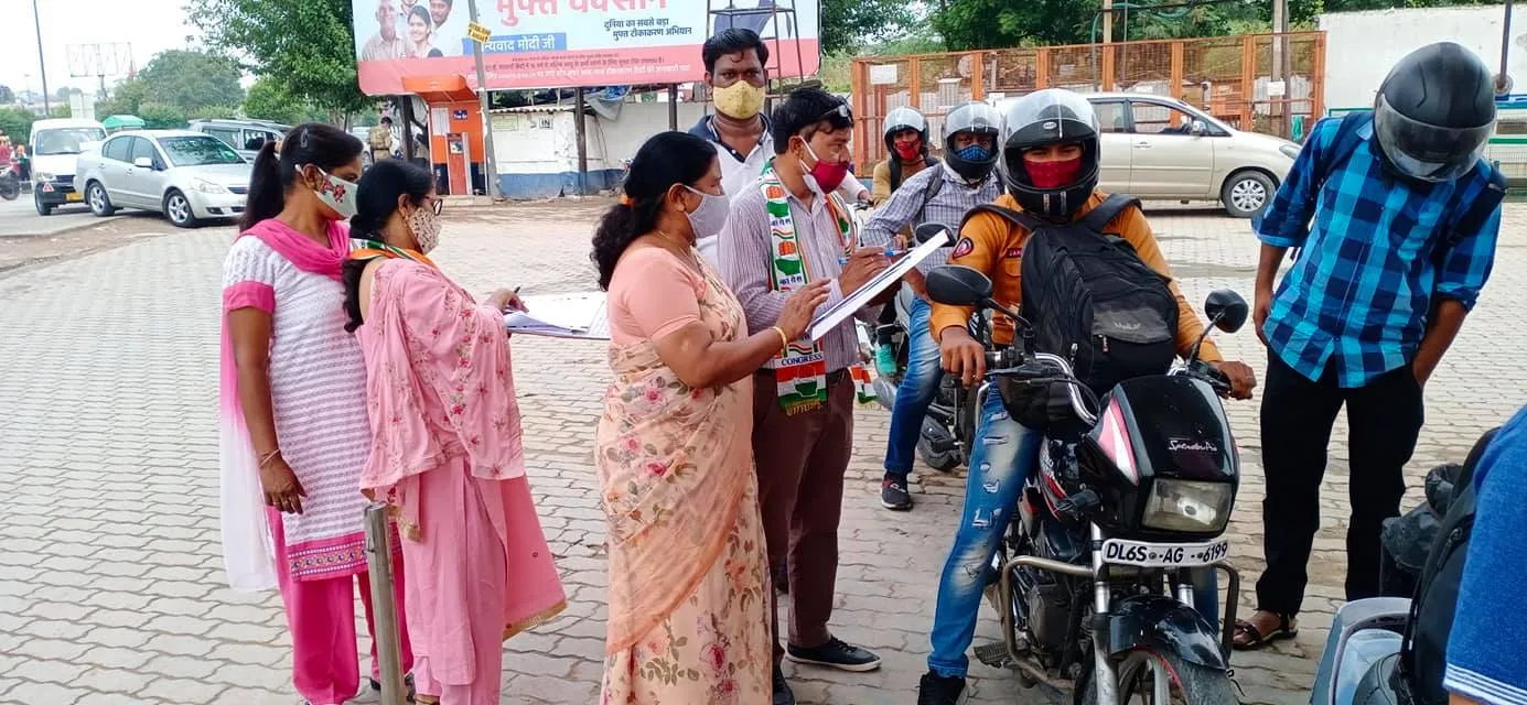 सराय काले खां पेट्रोल पंप पर बढ़ते ईंधन दामों के विरुद्ध प्रदर्शन — तस्वीर 8 में से 9