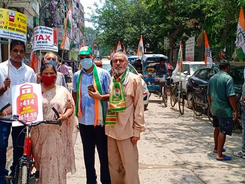 पेट्रोल-डीज़ल व सरसों तेल के दामों के विरुद्ध साइकिल रोष प्रदर्शन — 2