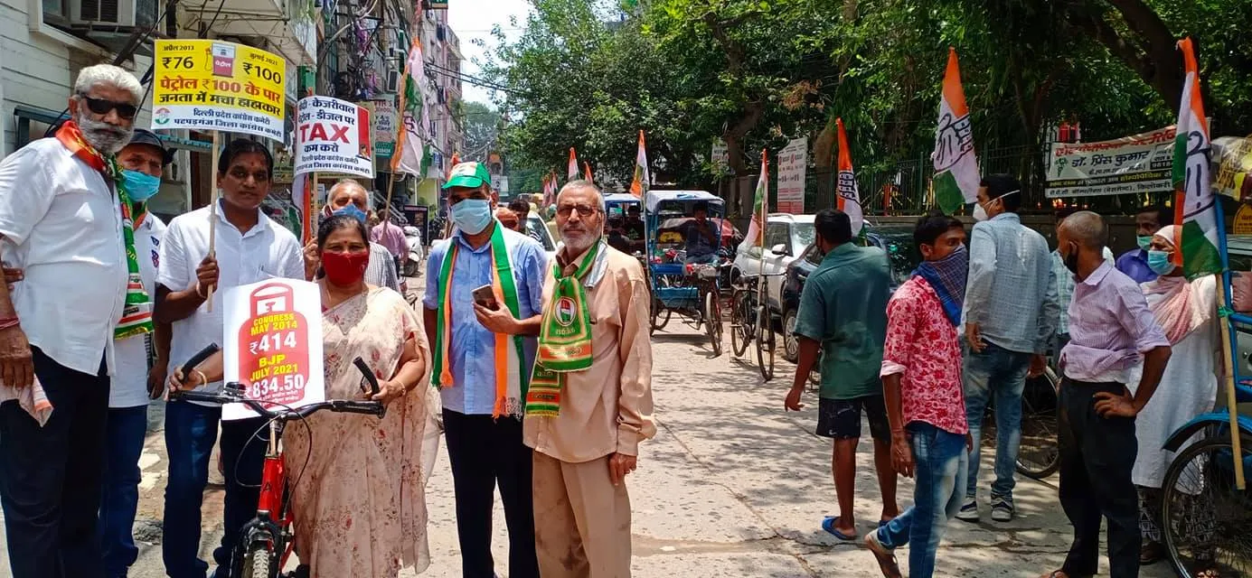 पेट्रोल-डीज़ल व सरसों तेल के दामों के विरुद्ध साइकिल रोष प्रदर्शन — तस्वीर 3 में से 5