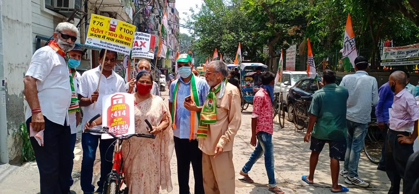 पेट्रोल-डीज़ल व सरसों तेल के दामों के विरुद्ध साइकिल रोष प्रदर्शन — तस्वीर 4 में से 5