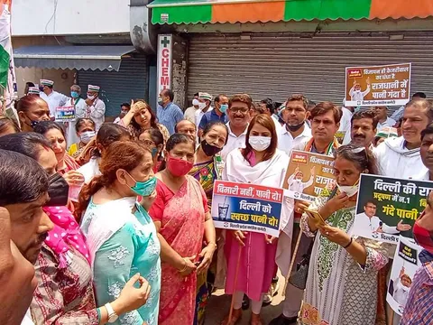 मुख्यमंत्री आवास पर जल संकट व दिल्ली जल बोर्ड भ्रष्टाचार के विरुद्ध प्रदर्शन — 4