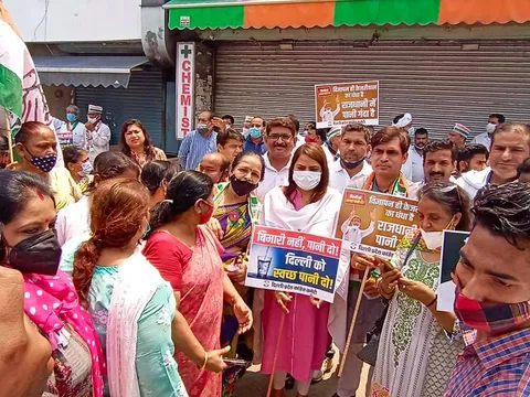मुख्यमंत्री आवास पर जल संकट व दिल्ली जल बोर्ड भ्रष्टाचार के विरुद्ध प्रदर्शन — 5