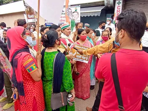 मुख्यमंत्री आवास पर जल संकट व दिल्ली जल बोर्ड भ्रष्टाचार के विरुद्ध प्रदर्शन — 7