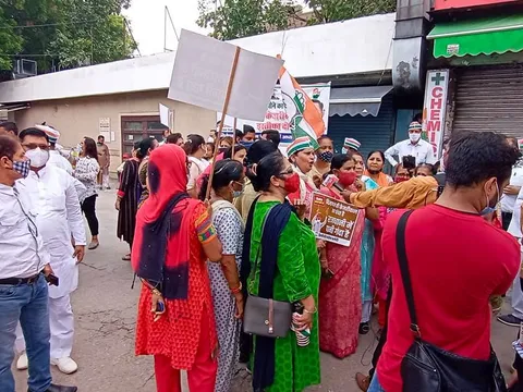 मुख्यमंत्री आवास पर जल संकट व दिल्ली जल बोर्ड भ्रष्टाचार के विरुद्ध प्रदर्शन — 10