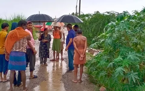 सराय काले खां ग्यासपुर झुग्गियों में बारिश के पानी की तुरंत निकासी