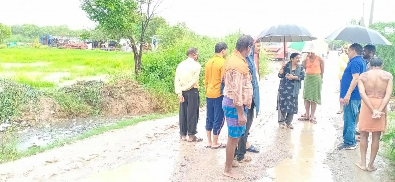 सराय काले खां ग्यासपुर झुग्गियों में बारिश के पानी की तुरंत निकासी — तस्वीर 3 में से 13