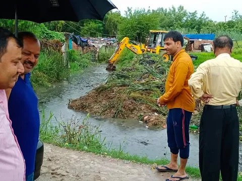 सराय काले खां ग्यासपुर झुग्गियों में बारिश के पानी की तुरंत निकासी — 5
