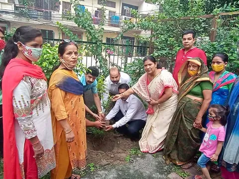 ज्ञानचंद पार्क में शीला दीक्षित जी की पुण्यतिथि पर वृक्षारोपण