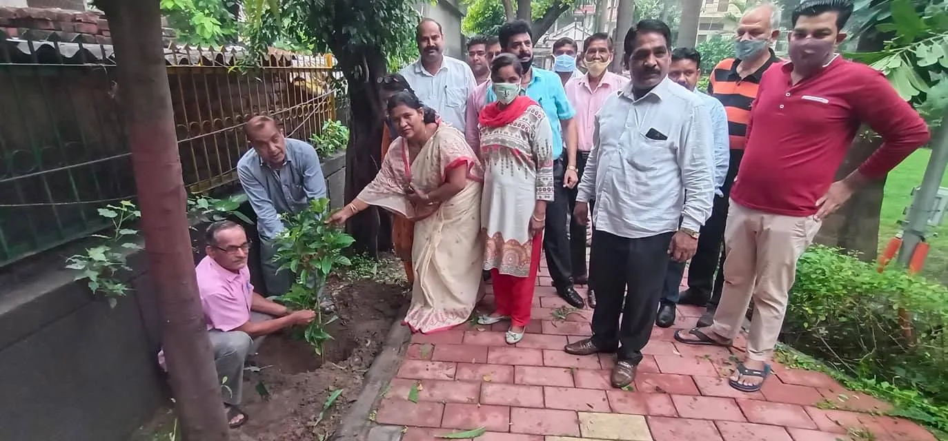 ज्ञानचंद पार्क में शीला दीक्षित जी की पुण्यतिथि पर वृक्षारोपण — तस्वीर 9 में से 16