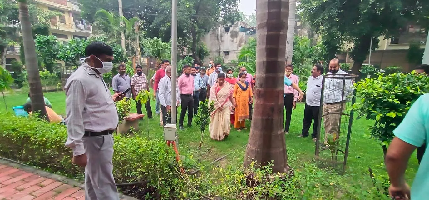 ज्ञानचंद पार्क में शीला दीक्षित जी की पुण्यतिथि पर वृक्षारोपण — तस्वीर 12 में से 16