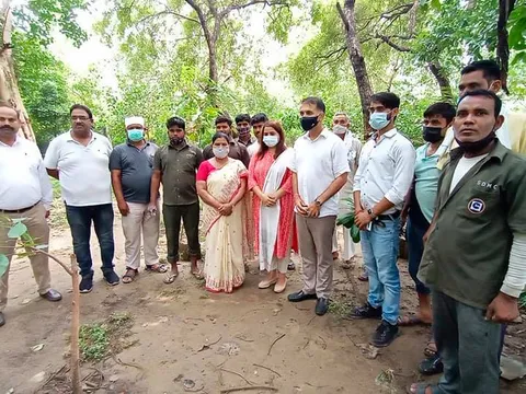 राजीव गांधी स्मृति वन में शीला दीक्षित जी की पुण्यतिथि पर वृक्षारोपण