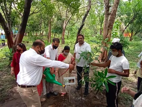 राजीव गांधी स्मृति वन में शीला दीक्षित जी की पुण्यतिथि पर वृक्षारोपण — 8