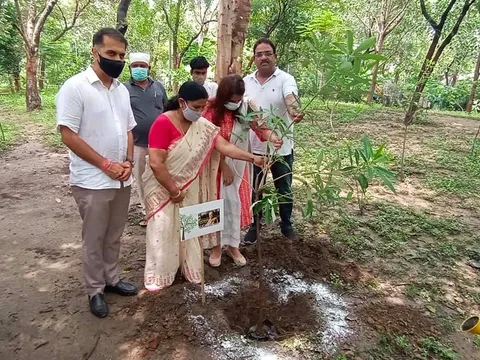 राजीव गांधी स्मृति वन में शीला दीक्षित जी की पुण्यतिथि पर वृक्षारोपण — 10