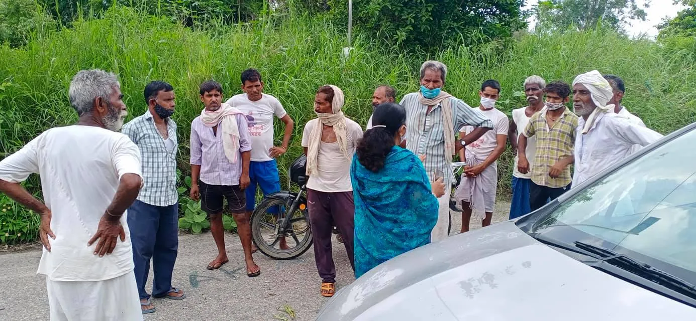 बेला गांव व मूलचंद बस्ती में जलभराव समस्या पर मुलाकात — तस्वीर 4 में से 16