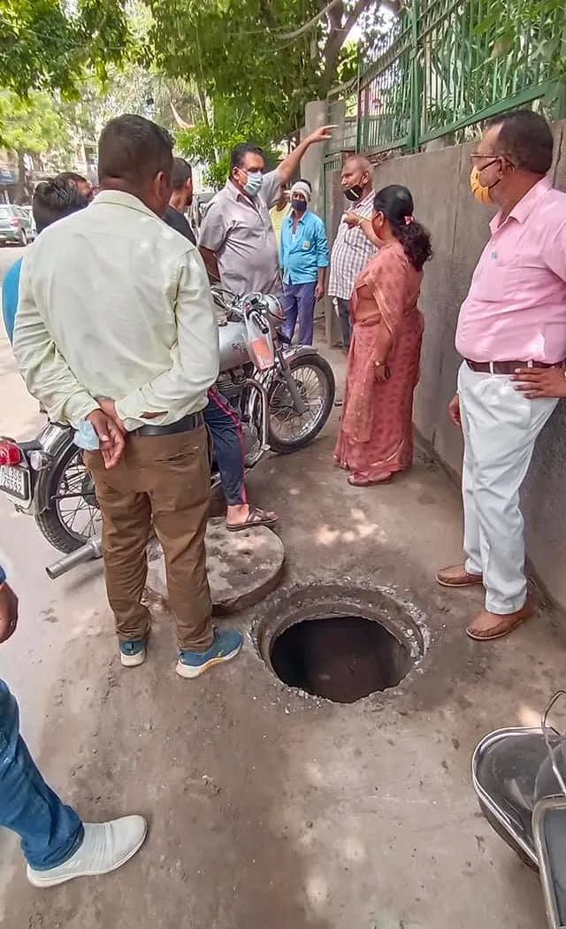 सिद्धार्थ बस्ती व भगवान नगर में जलभराव से निपटने हेतु नालियों-जालियों की सफाई — तस्वीर 1 में से 7