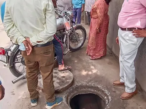 सिद्धार्थ बस्ती व भगवान नगर में जलभराव से निपटने हेतु नालियों-जालियों की सफाई