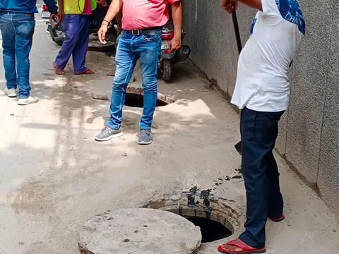 सिद्धार्थ बस्ती व भगवान नगर में जलभराव से निपटने हेतु नालियों-जालियों की सफाई — 2