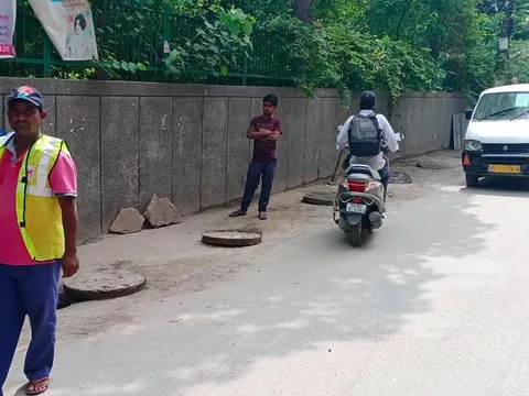 सिद्धार्थ बस्ती व भगवान नगर में जलभराव से निपटने हेतु नालियों-जालियों की सफाई — 5