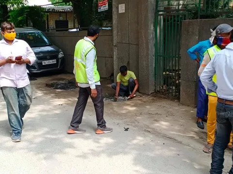 सिद्धार्थ बस्ती व भगवान नगर में जलभराव से निपटने हेतु नालियों-जालियों की सफाई — 6