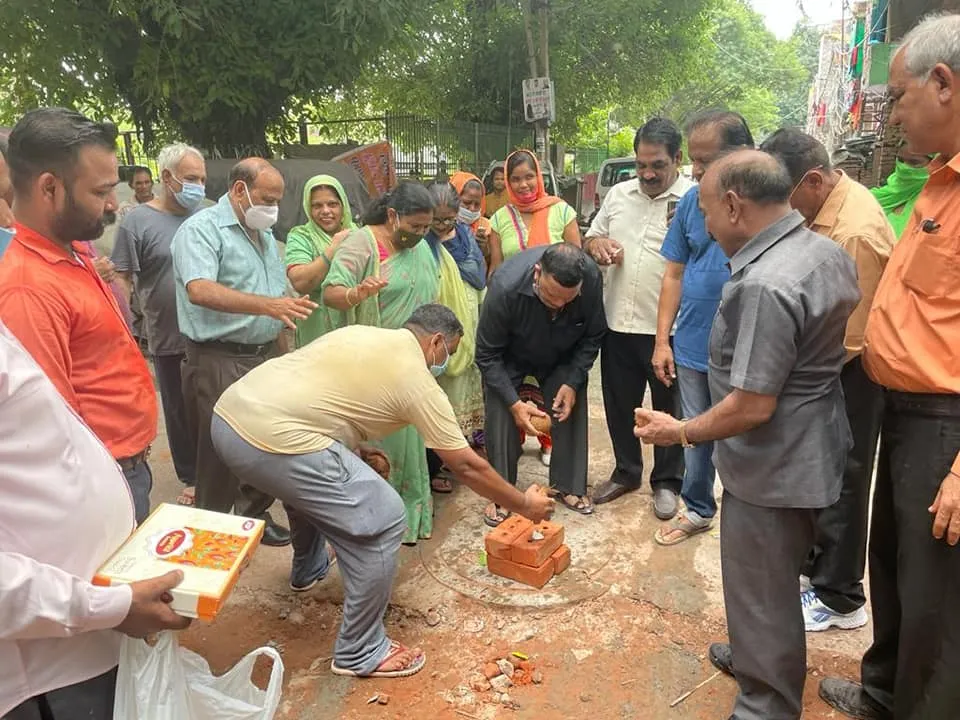 सिद्धार्थ बस्ती में गलियों के नवनिर्माण कार्य का शुभारंभ — तस्वीर 10 में से 15