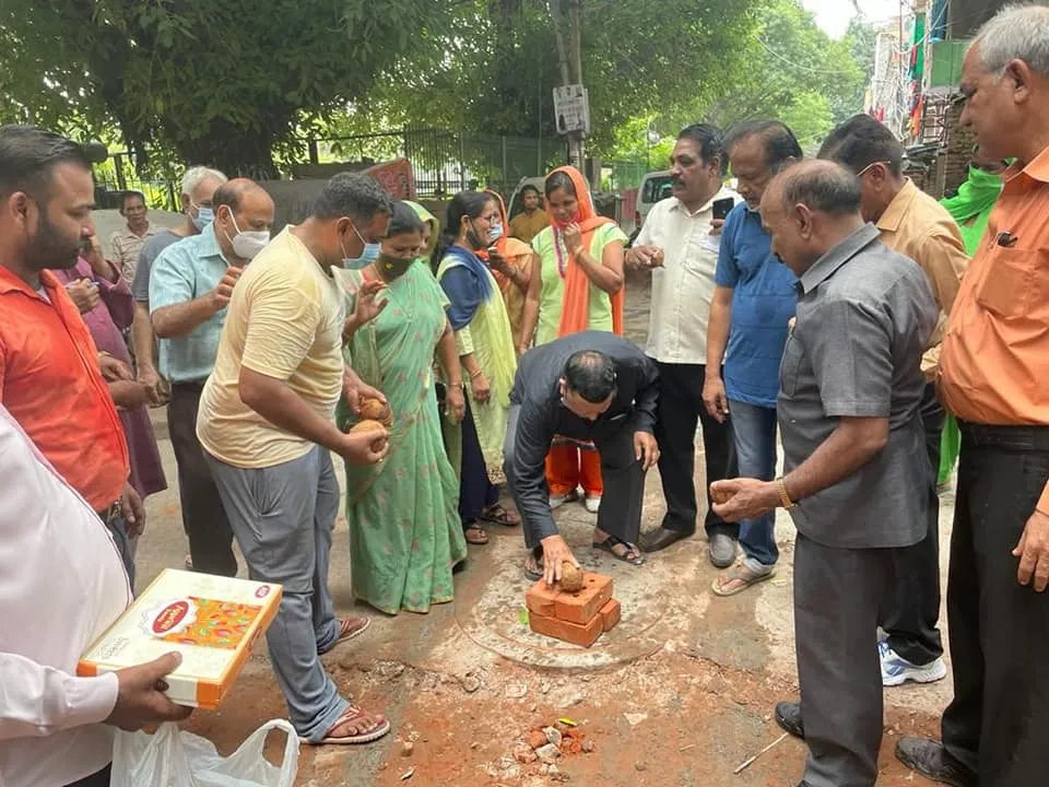 सिद्धार्थ बस्ती में गलियों के नवनिर्माण कार्य का शुभारंभ — तस्वीर 14 में से 15