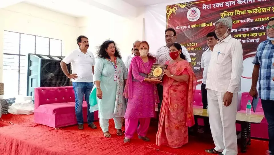 नगली रजापुर में युवा मंच फाउंडेशन द्वारा ब्लड डोनेशन कैंप — तस्वीर 1 में से 16