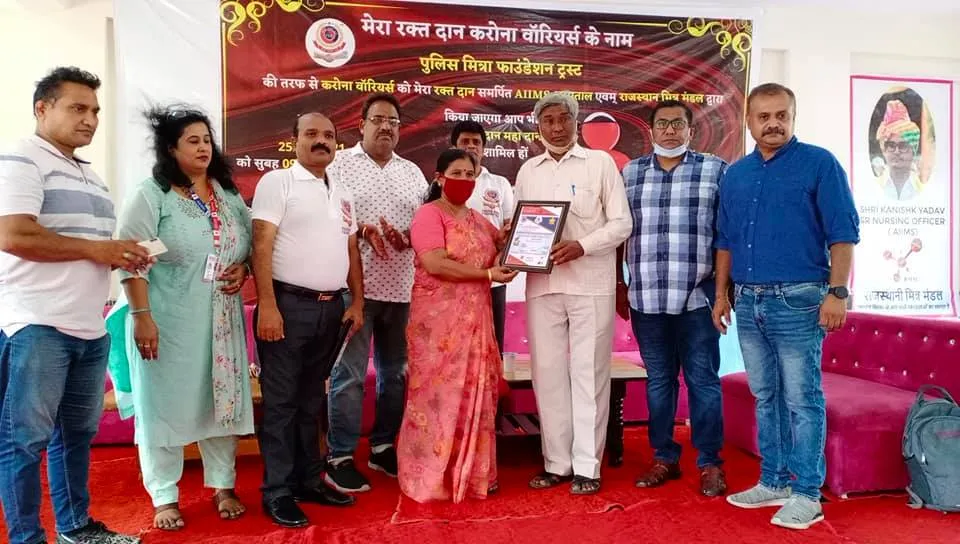 नगली रजापुर में युवा मंच फाउंडेशन द्वारा ब्लड डोनेशन कैंप — तस्वीर 2 में से 16
