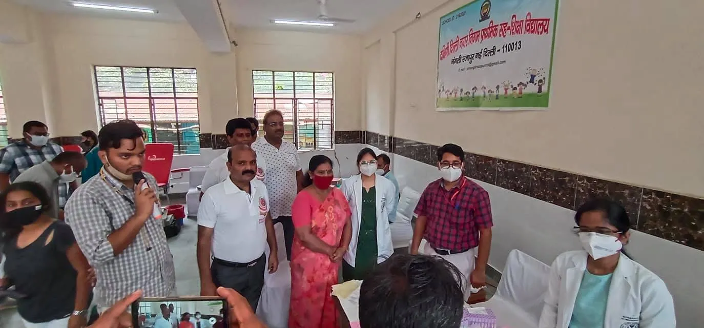नगली रजापुर में युवा मंच फाउंडेशन द्वारा ब्लड डोनेशन कैंप — तस्वीर 3 में से 16