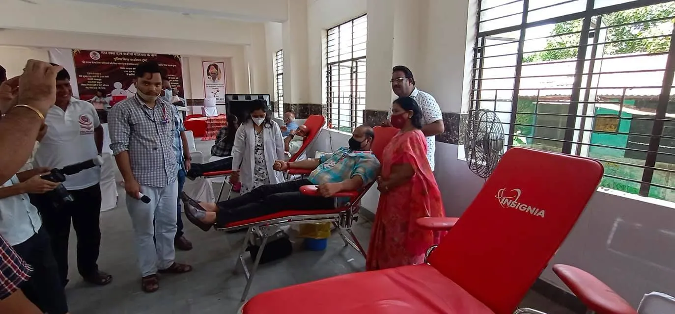 नगली रजापुर में युवा मंच फाउंडेशन द्वारा ब्लड डोनेशन कैंप — तस्वीर 6 में से 16