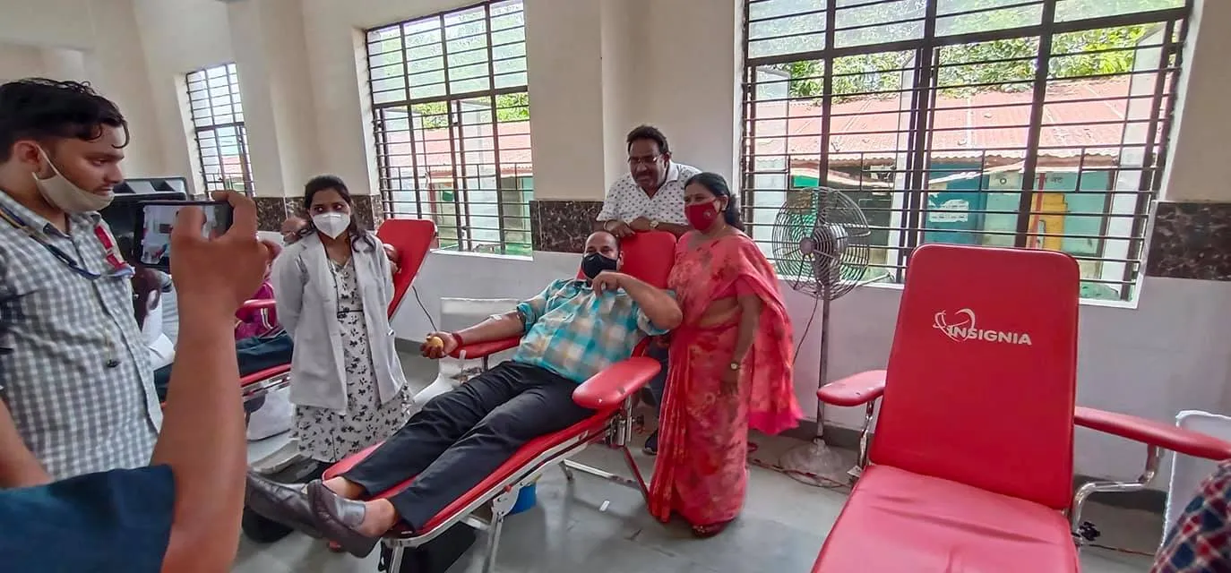 नगली रजापुर में युवा मंच फाउंडेशन द्वारा ब्लड डोनेशन कैंप — तस्वीर 7 में से 16