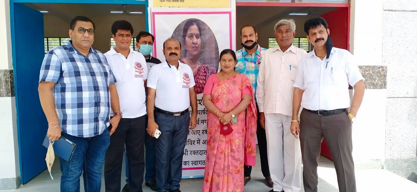 नगली रजापुर में युवा मंच फाउंडेशन द्वारा ब्लड डोनेशन कैंप — तस्वीर 14 में से 16