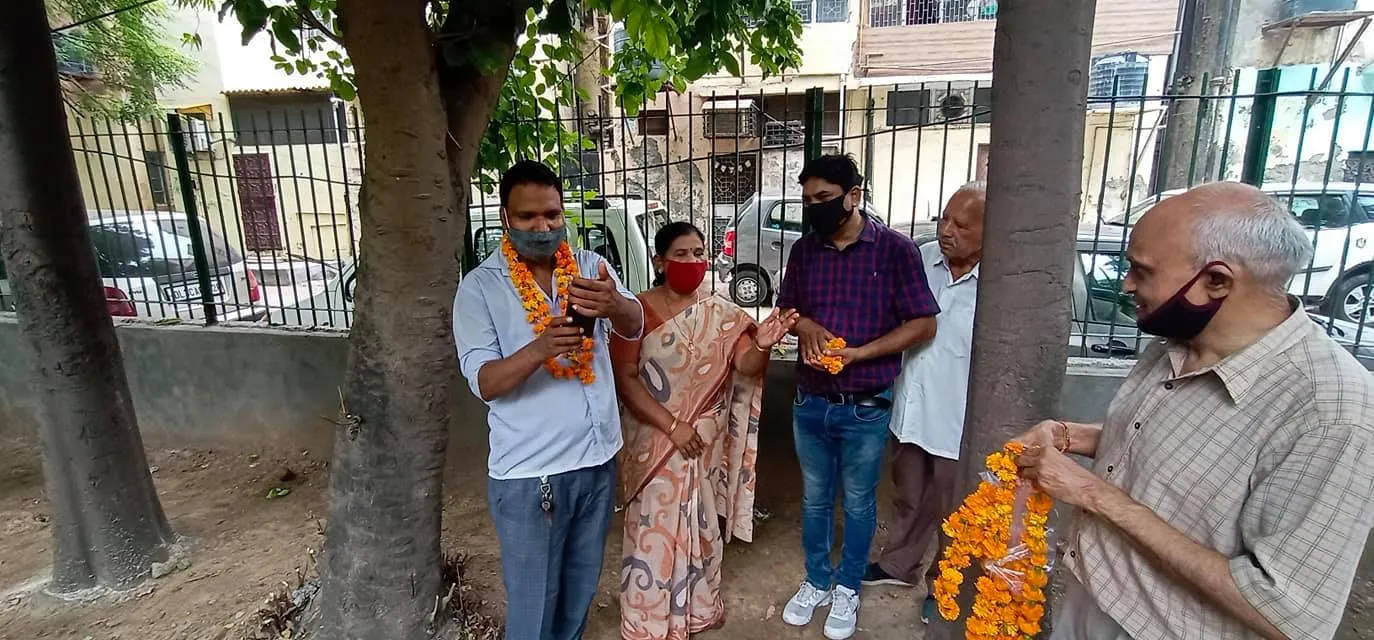 हुकुमचंद पार्क में सीनियर सिटीजन द्वारा वृक्षारोपण — तस्वीर 6 में से 47