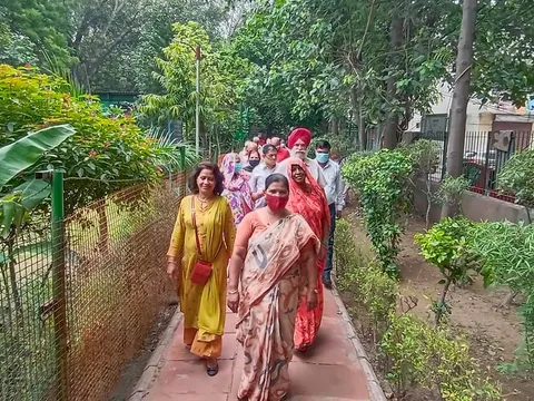 हुकुमचंद पार्क में सीनियर सिटीजन द्वारा वृक्षारोपण — 20