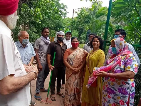 हुकुमचंद पार्क में सीनियर सिटीजन द्वारा वृक्षारोपण — 23