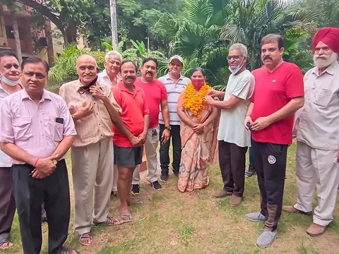 हुकुमचंद पार्क में सीनियर सिटीजन द्वारा वृक्षारोपण — 24