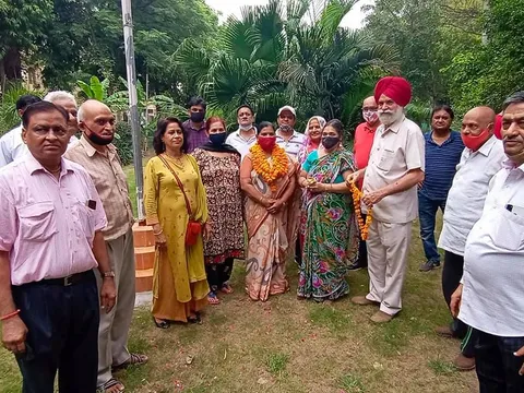 हुकुमचंद पार्क में सीनियर सिटीजन द्वारा वृक्षारोपण — 29