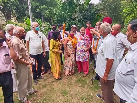 हुकुमचंद पार्क में सीनियर सिटीजन द्वारा वृक्षारोपण — 31