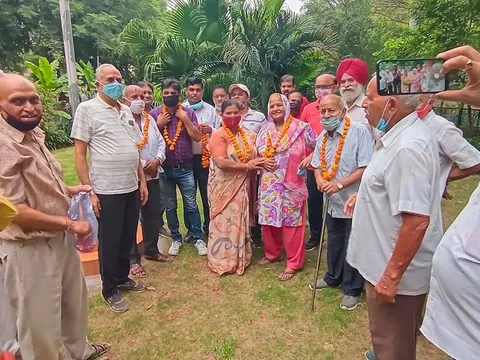 हुकुमचंद पार्क में सीनियर सिटीजन द्वारा वृक्षारोपण — 35